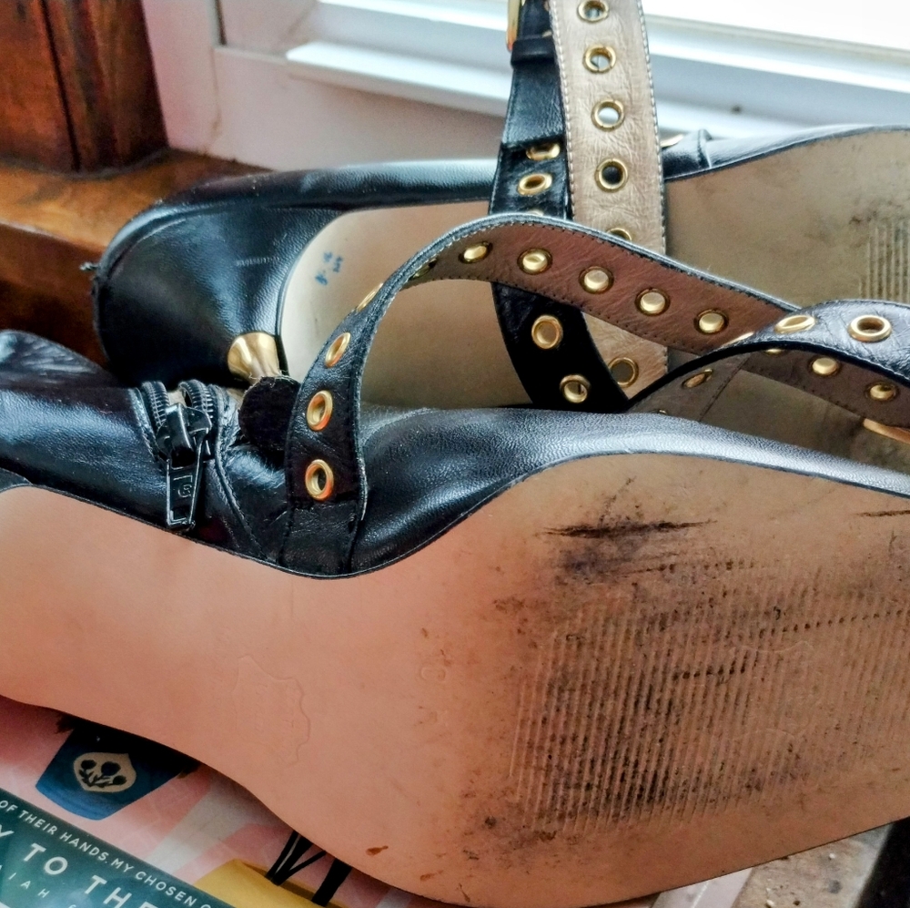 Black Leather Pointed Toe Ankle Boots with Gold Eyelets EUC - Picture 12 of 16